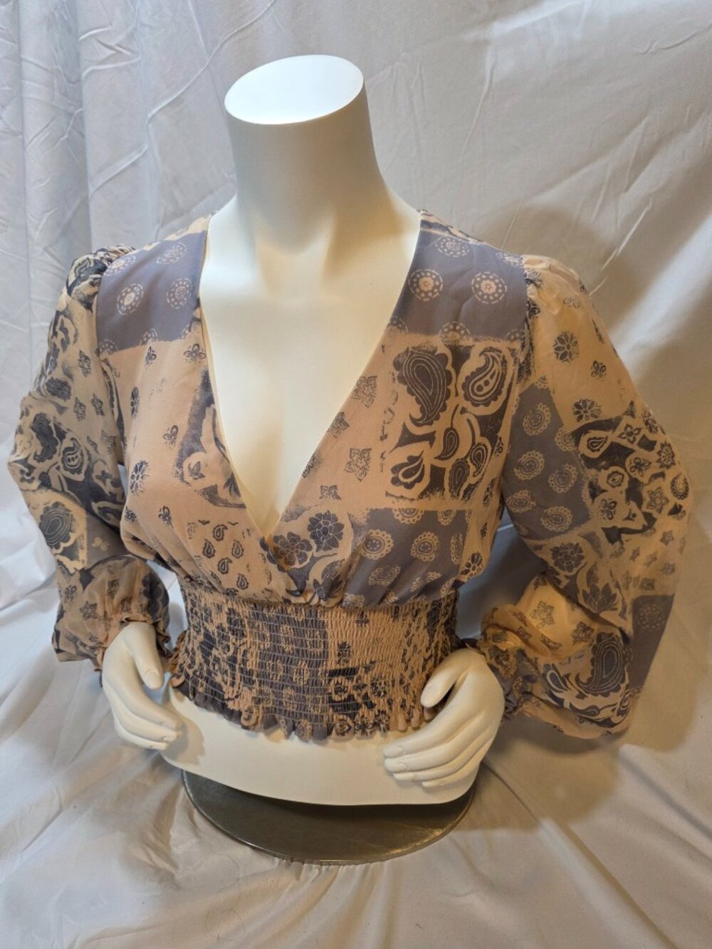 NWOT Aritzia Wilfred Wistful Blouse - Wheat/Basalt Grey Size M - Picture 3 of 9